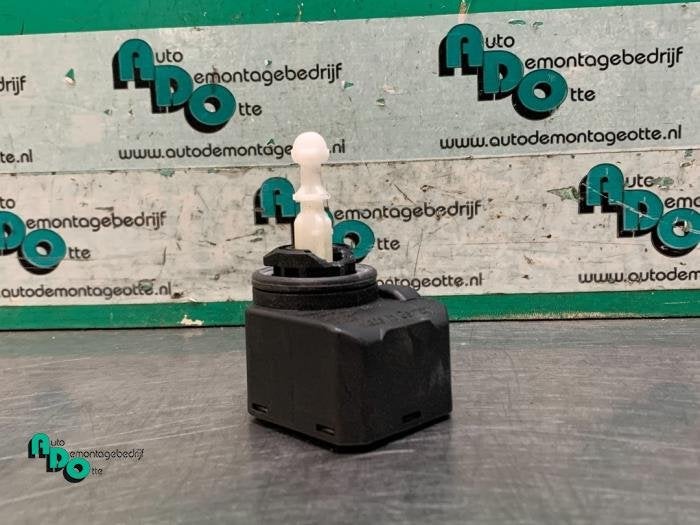 Koplampmotor van een Mercedes Sprinter (Sprinter 06-), Gebruikt, -, Ophalen of Verzenden, -
