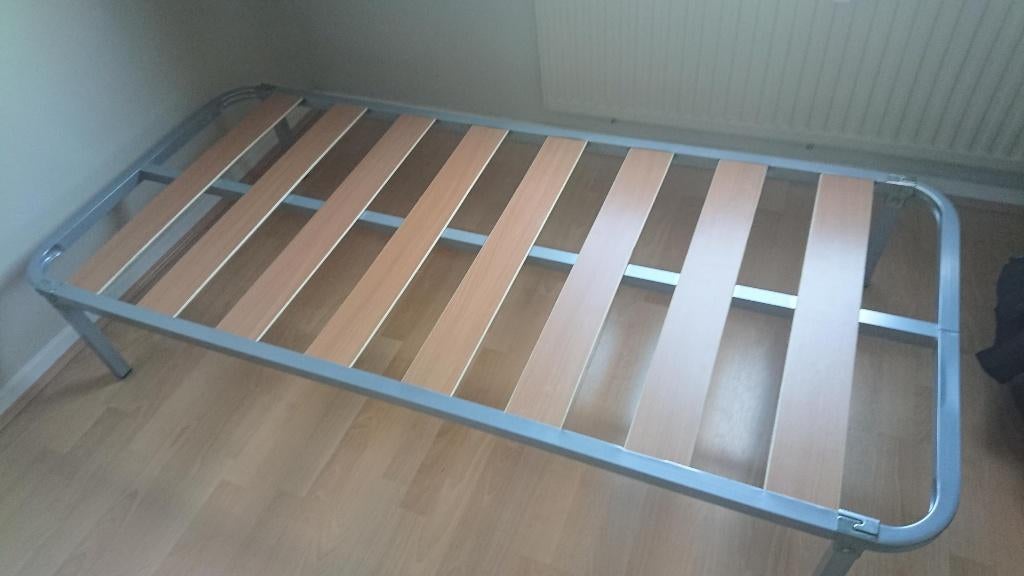 Sommier sur pieds + matelas, Huis en Inrichting, Slaapkamer | Matrassen en Bedbodems, Gebruikt, Bedbodem, 90 cm, 190 cm of minder