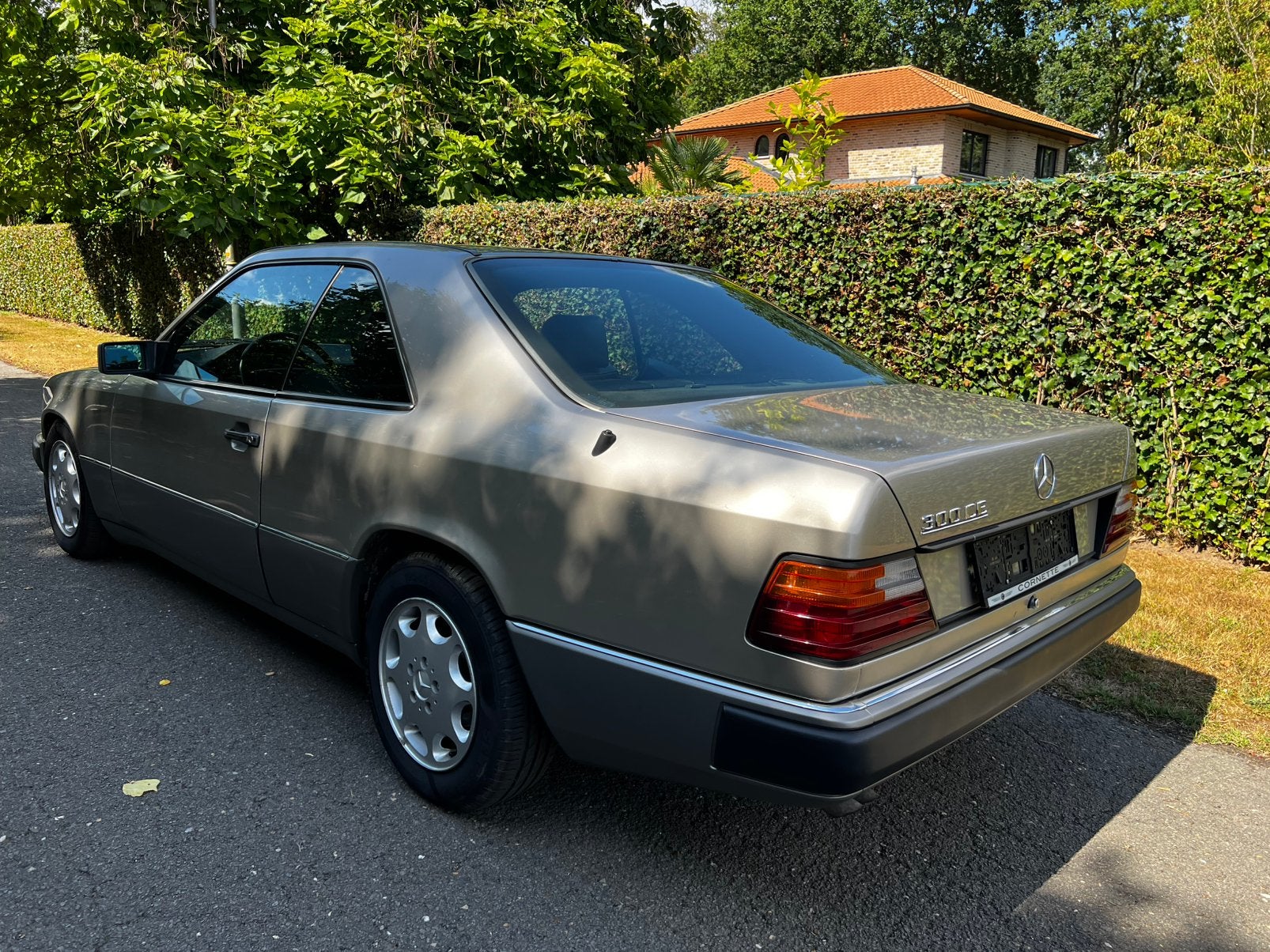 Oldtimer Mercedes W124 300CE coupé 6 cilinder automaat, foto 12