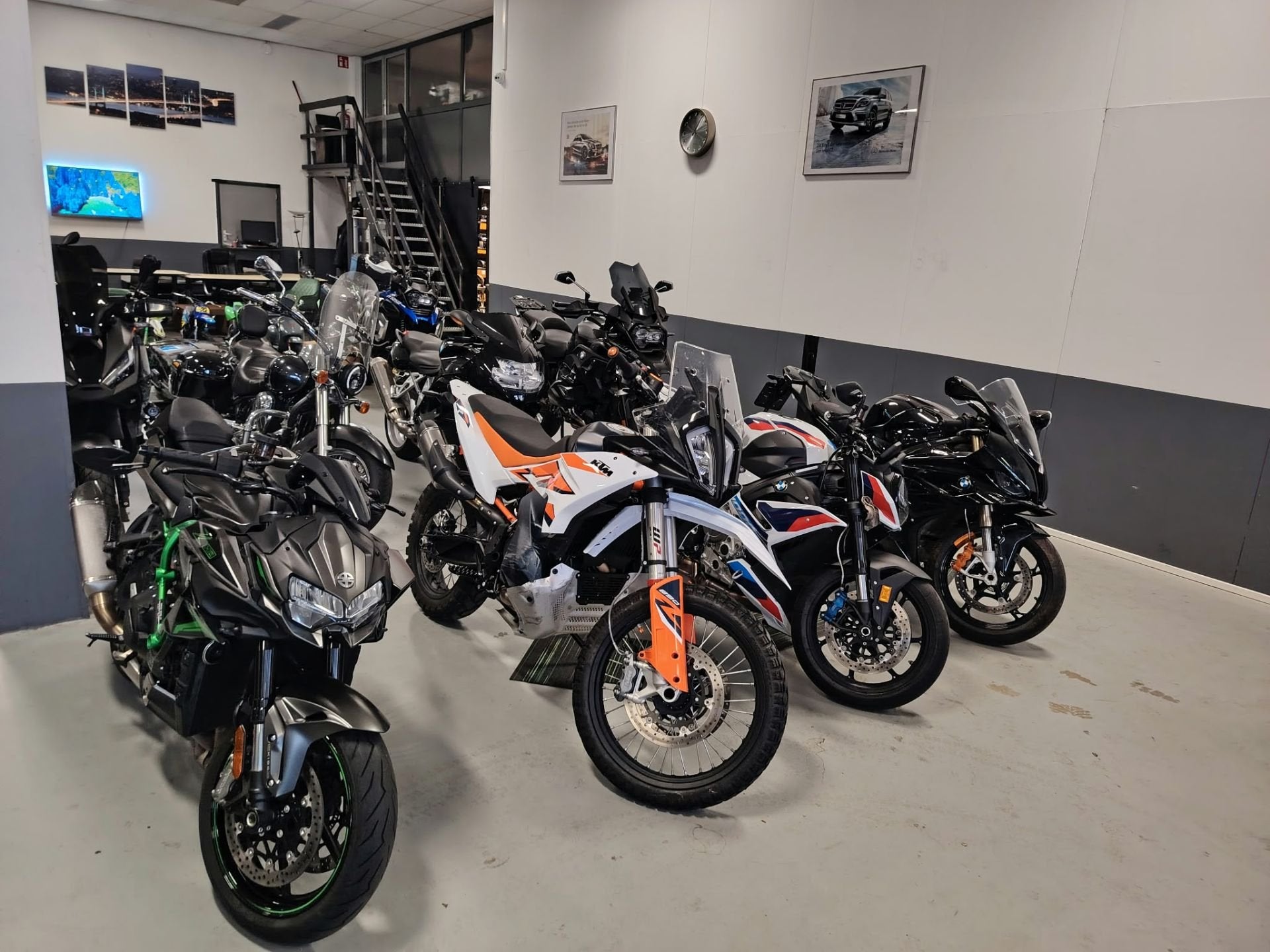 MOTORSTALLING UTRECHT - Verwarmd, Veilig & Centraal!, Petuelring 130
80788  Munich, DE, Gebruikt, Info@bmw.de, BMW
