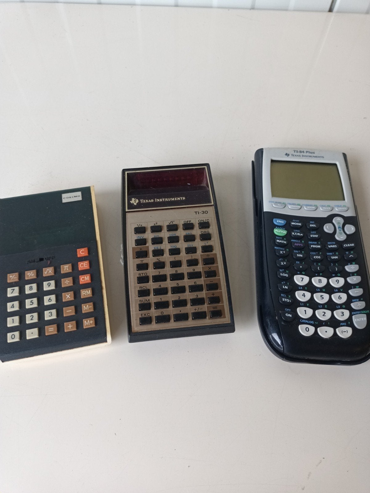 vintage rekenmachines (o.a. TI-84 Plus & TI-30), Enlèvement ou Envoi, ###, ###, ###