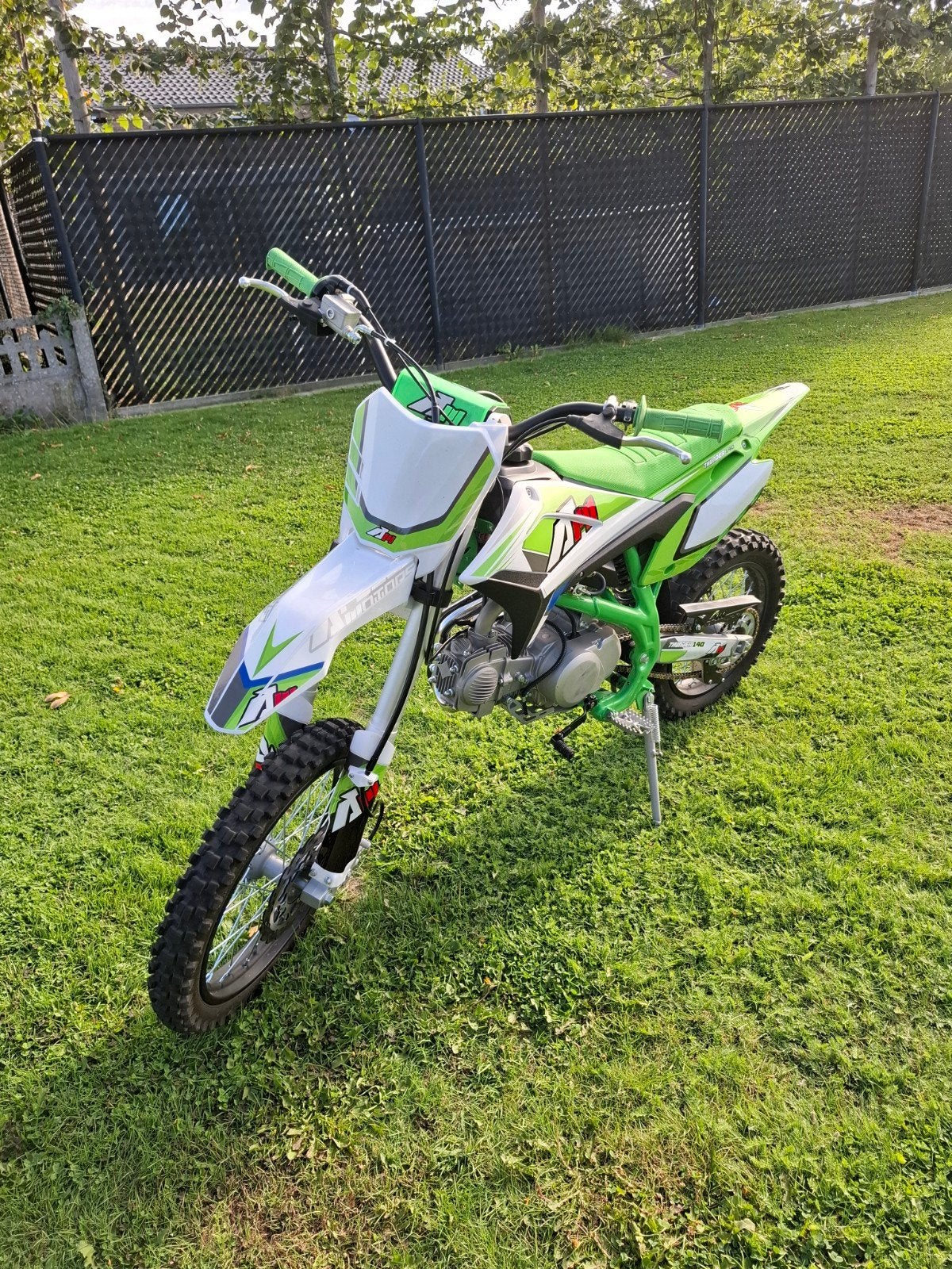 apollo thunder 140cc pitbike in perfecte staat., Fietsen en Brommers, Apollo, Schijfrem, Ophalen, 140 cc