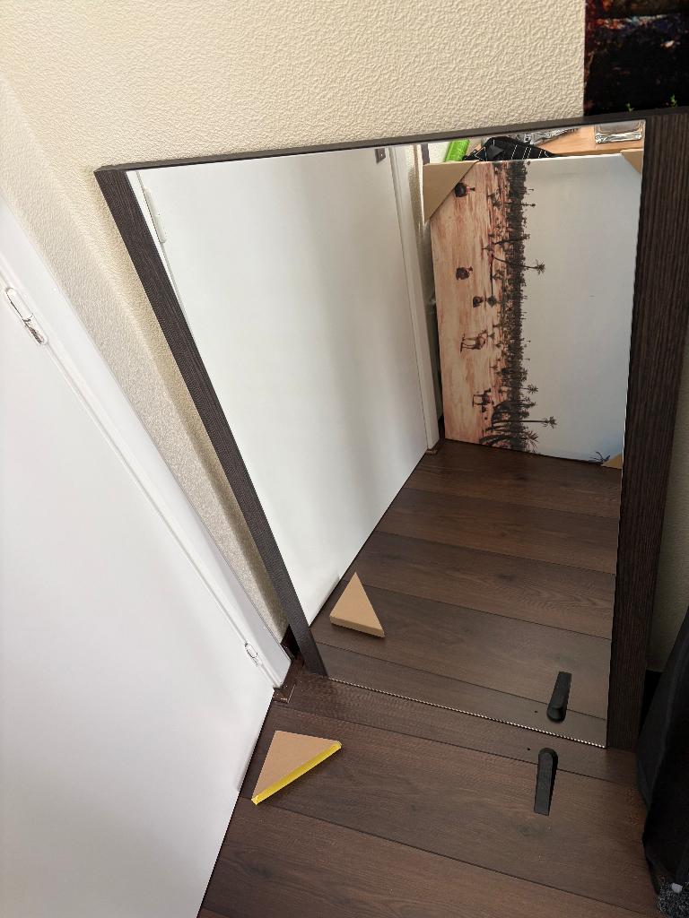 Z.g.a.n. spiegel met donker houten frame – 110 x 67 cm, Huis en Inrichting, Woonaccessoires | Spiegels, Zo goed als nieuw, 100 tot 125 cm