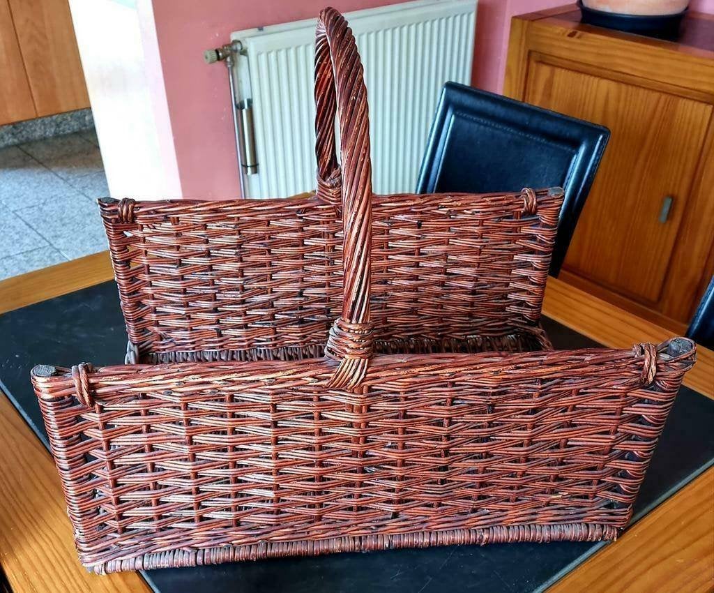 Rieten mand. Wijn hout of krantenrek, Huis en Inrichting, Woonaccessoires | Krantenbakken en Lectuurbakken, Krantenbak, Ophalen of Verzenden