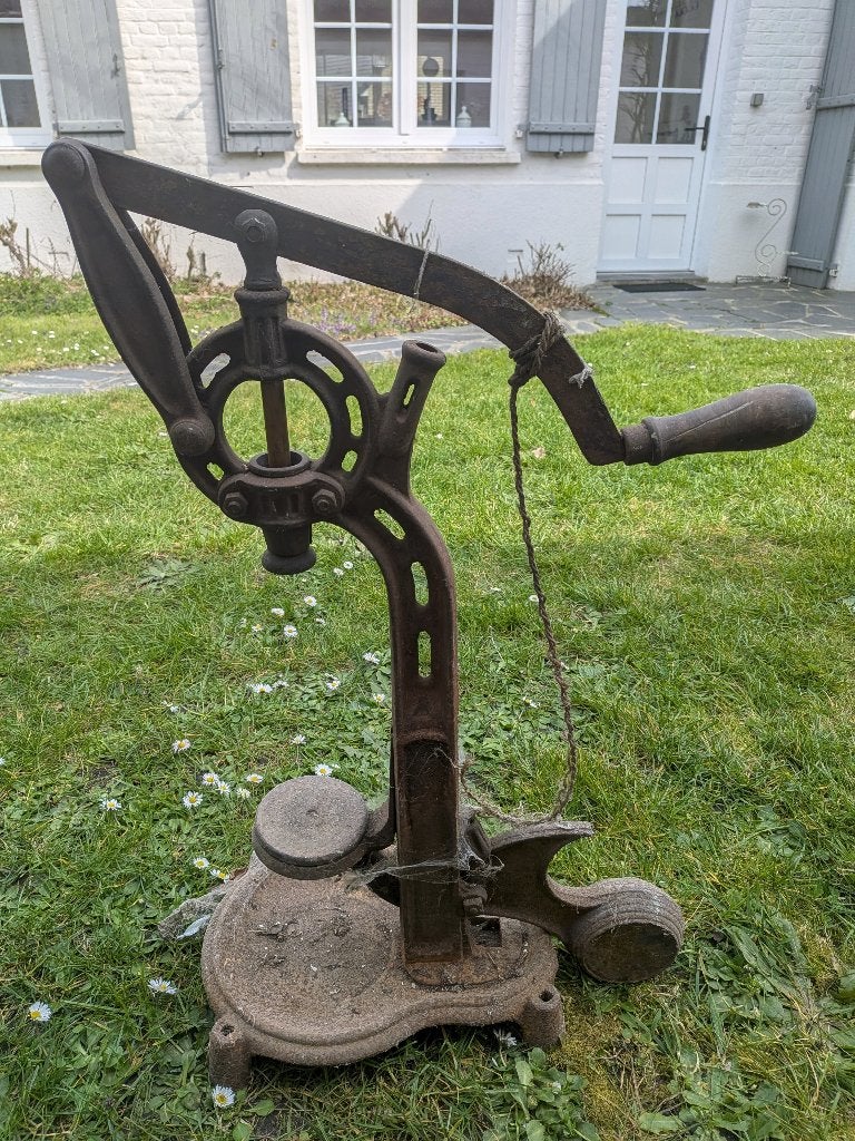 Boucheuse à vin en fonte, Enlèvement