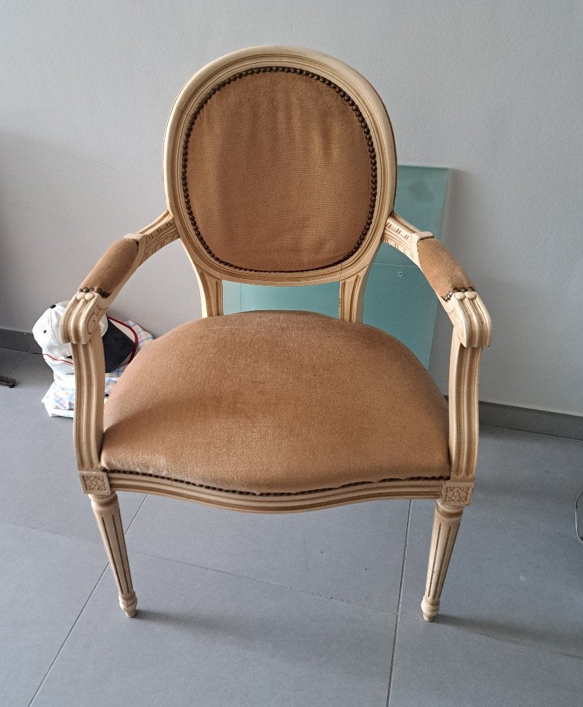 Fauteuil Louis XVI stijl, Enlèvement
