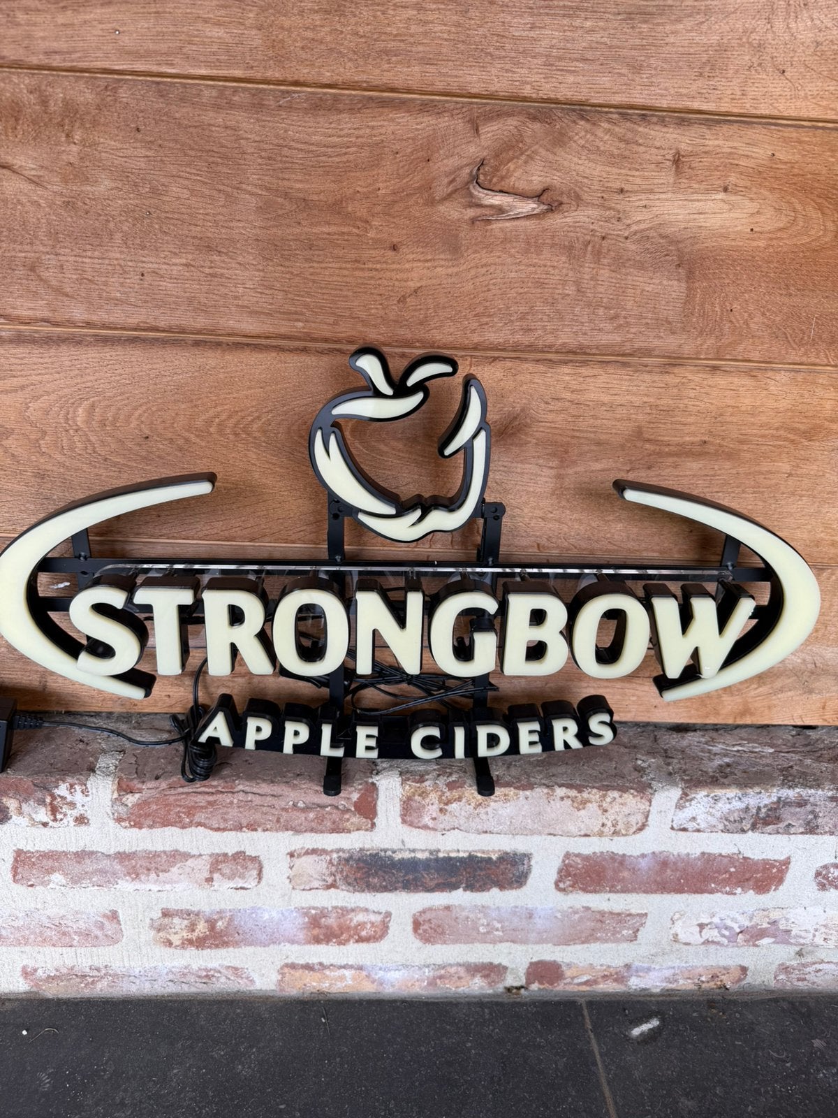 Strongbow led bord, Ophalen