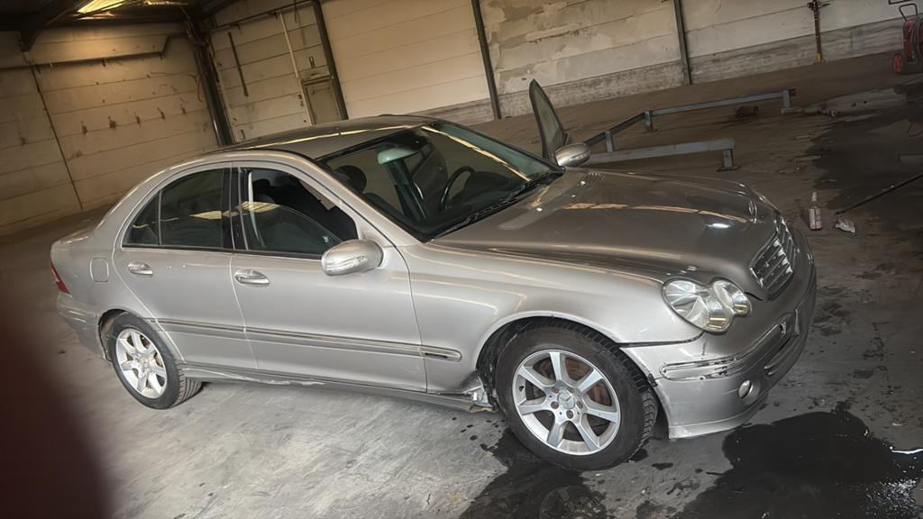 Vente telle qu’elle condition marchand, Achat, Entreprise, Autres couleurs, 5 portes
