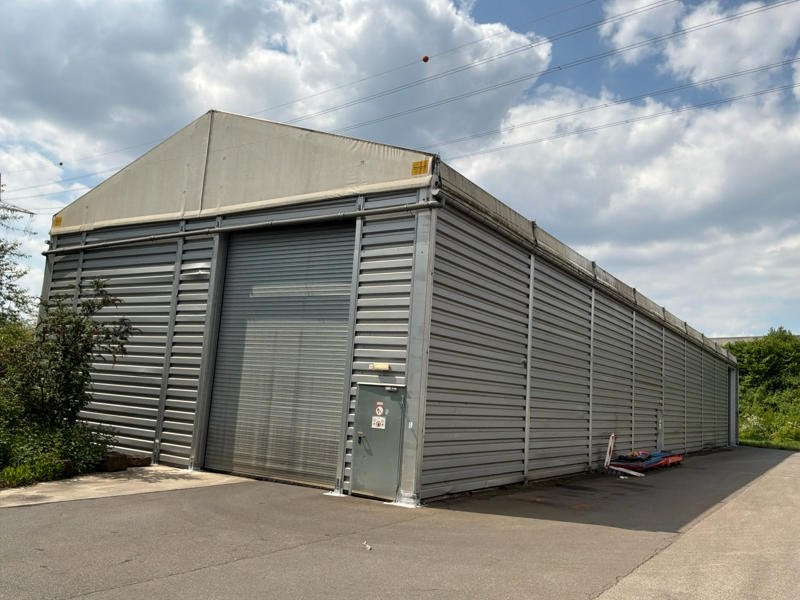 Hall de stockage sous tente