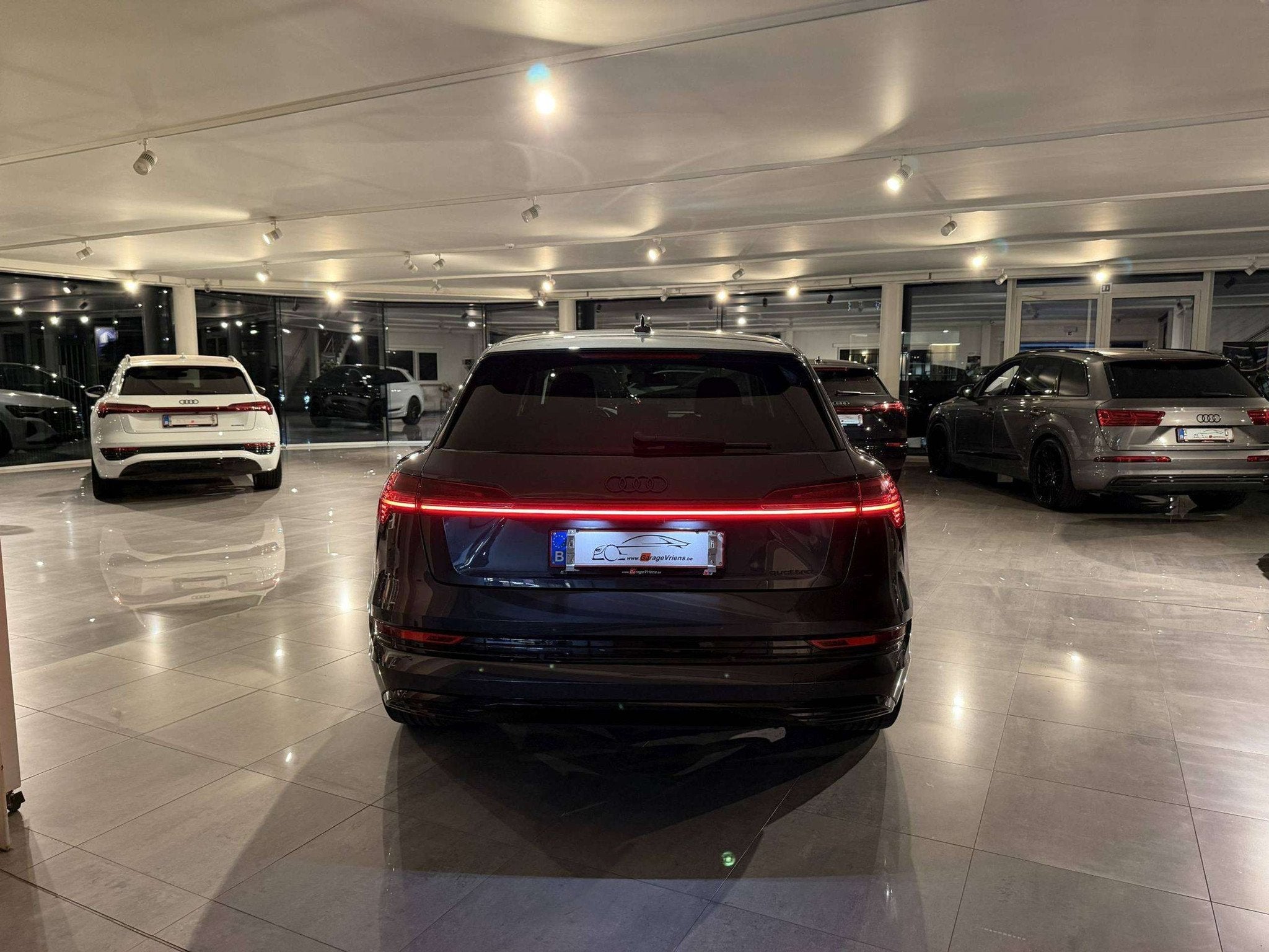 Audi Q8 e-tron QUATTRO 313PK * LEDER * FULL LED * CAMERA * L, Autos, Cuir, Argent ou Gris, 5 portes, 5 places