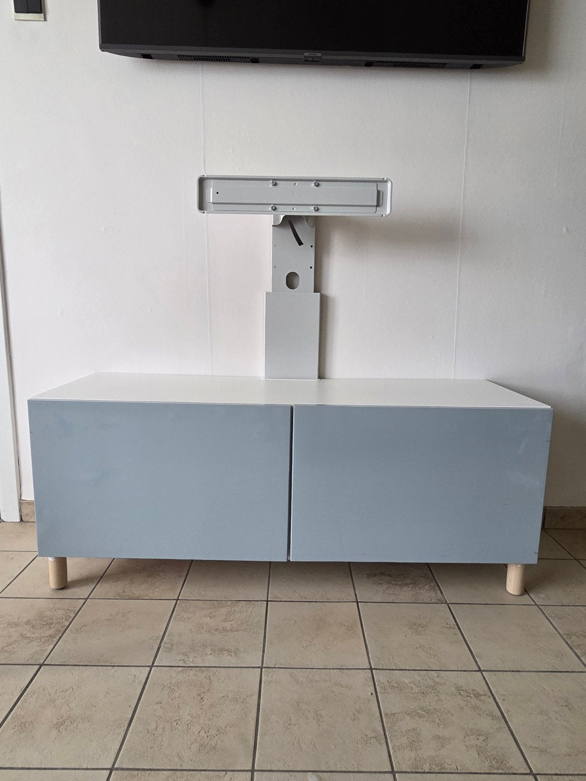 Tv meubel met draaibare tv steun ikea besta, Maison & Meubles, Armoires | Mobilier de télévision, Enlèvement, Comme neuf