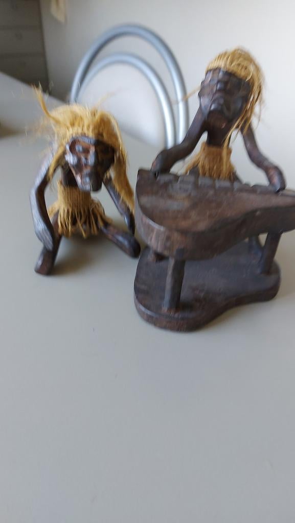 Houten beeldjes handwerk  balie., Ophalen