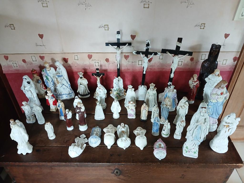 Crucifix, bénitiers statuettes à vendre, Antiquités & Art, Antiquités | Céramique & Poterie, Enlèvement ou Envoi