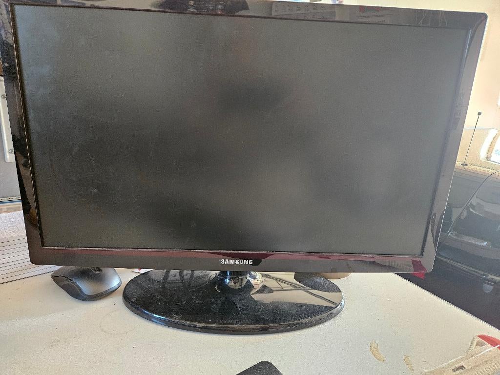 21 inch scherm samsung, Ophalen, Zo goed als nieuw, Samsung, LG, Kantelbaar