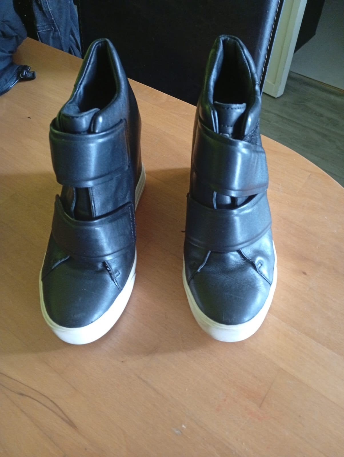 Baskets compensées DKNY Grayson en cuir noires - talon caché, Enlèvement