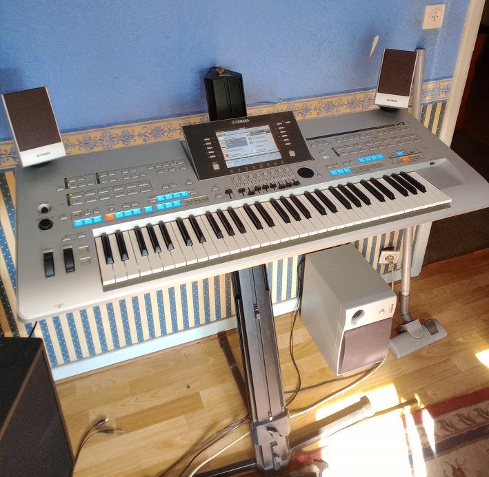 Tyros 4 - spiderstand - originele speakers - flash 1024, Muziek en Instrumenten, Ophalen, Yamaha, Aanslaggevoelig, 61 toetsen