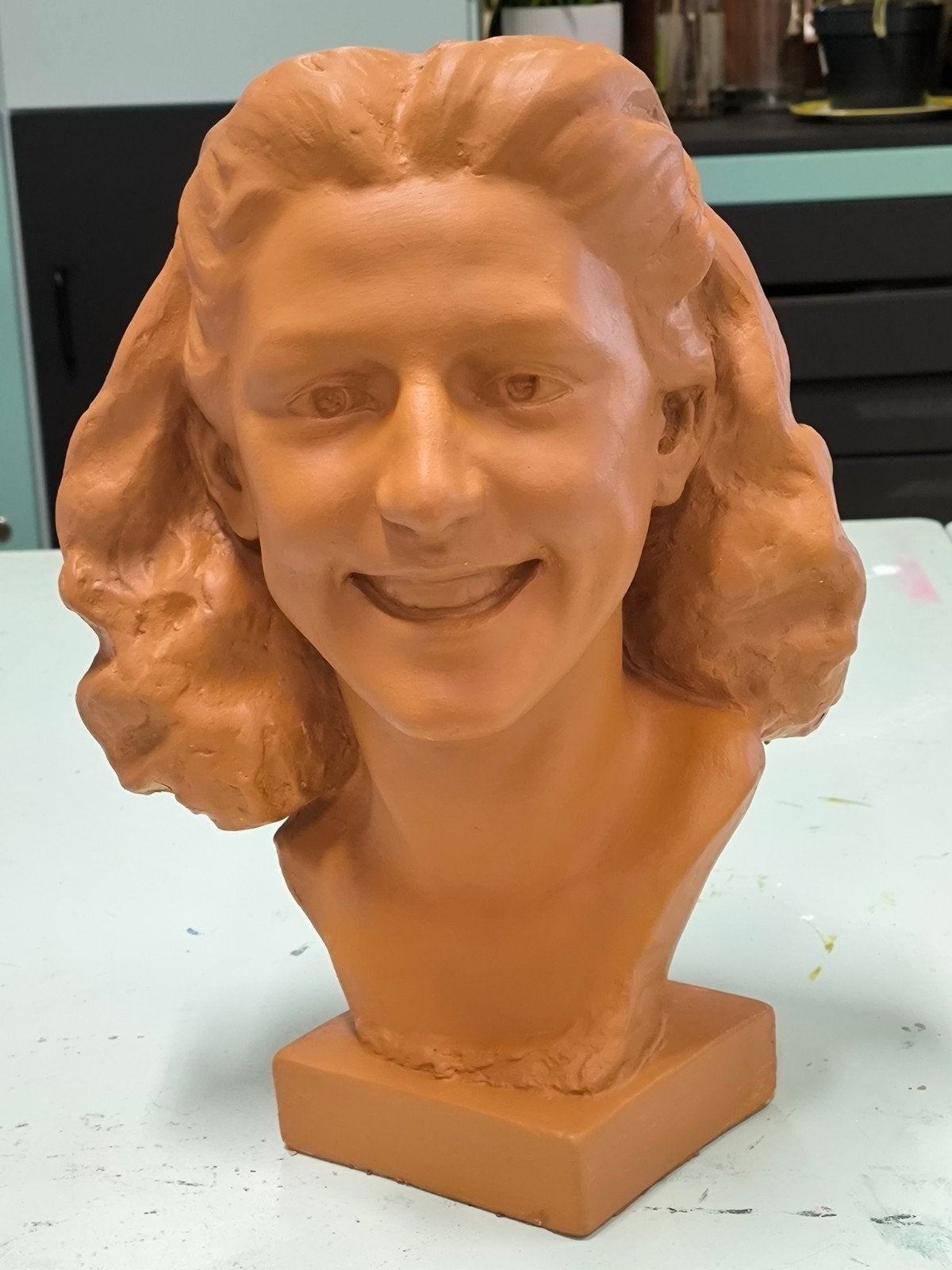 buste terracotta lachend meisje van jansegers, Antiek en Kunst, Ophalen, Beschilderd, Buste