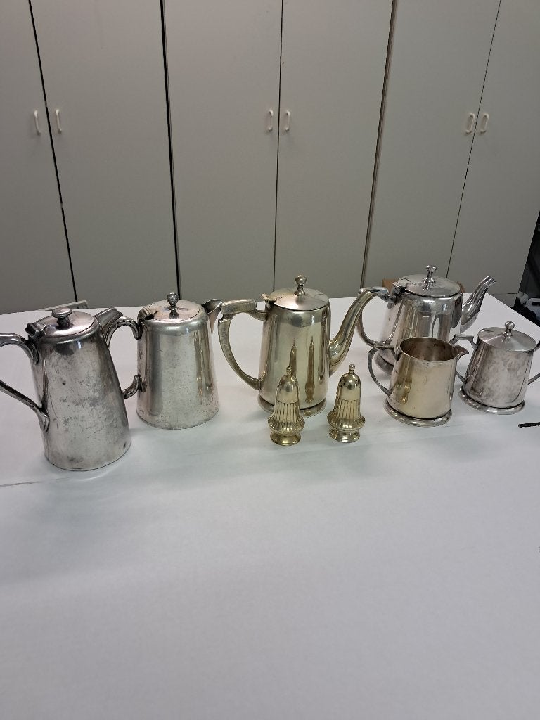 4 antieke koffiekannetjes, Enlèvement