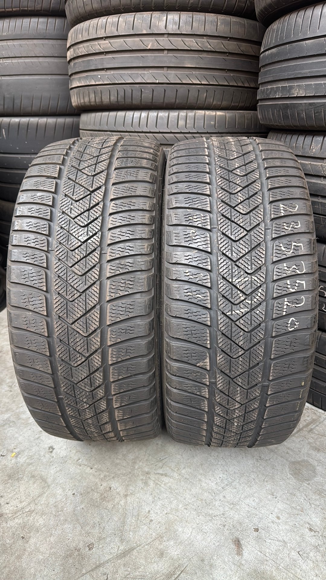 2353520 235/35/20 235/35R20 wimterbanden merk Pirelli, Kleding | Dames, Ophalen