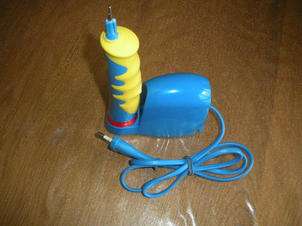 Brosse à dents électrique BRAUN rechargeable., Ophalen, Zo goed als nieuw, Tandenborstel