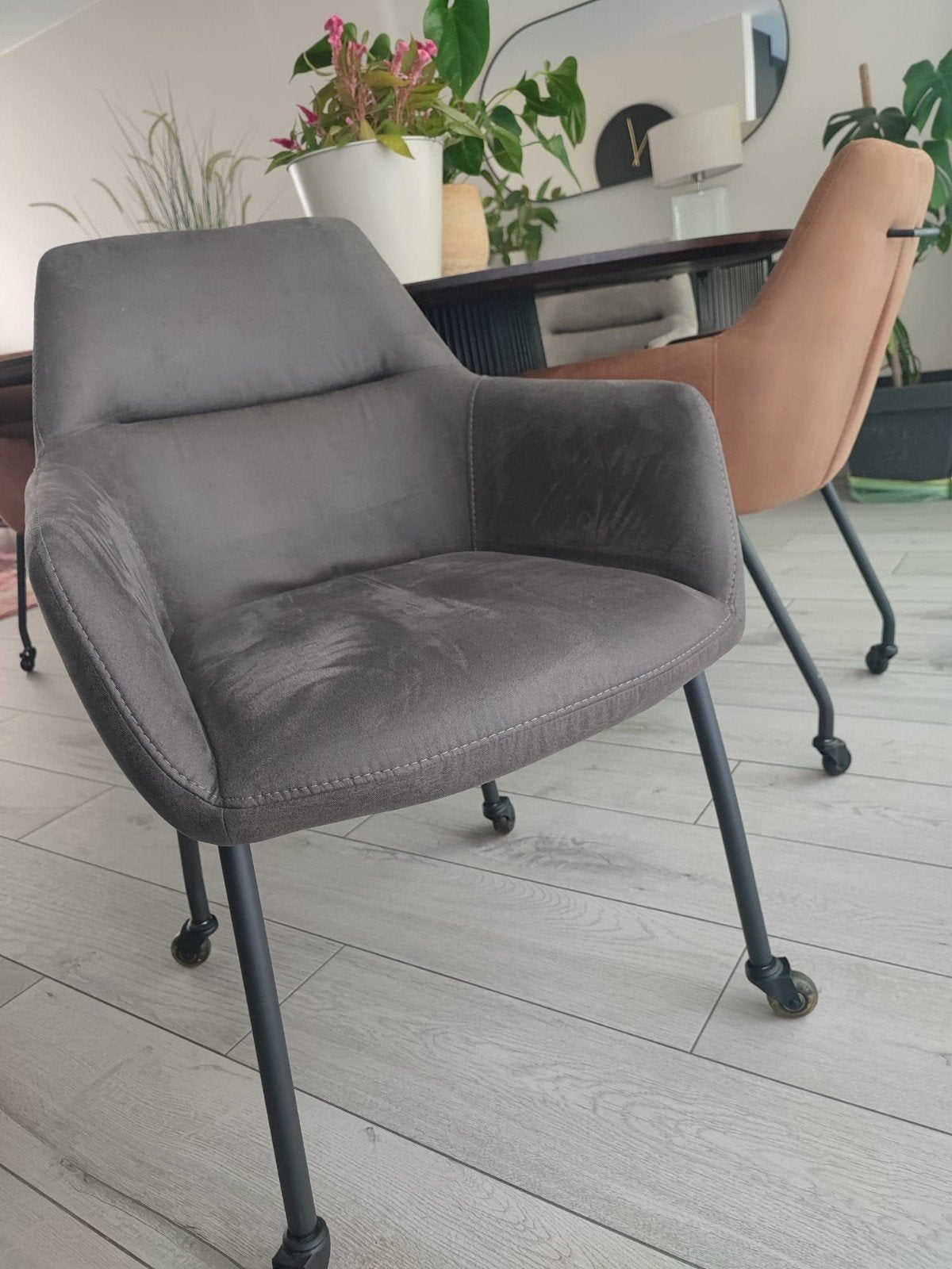 6x stoelen, 3x kleuren per 2x stoelen, Ophalen, Bruin, Zo goed als nieuw, Stof