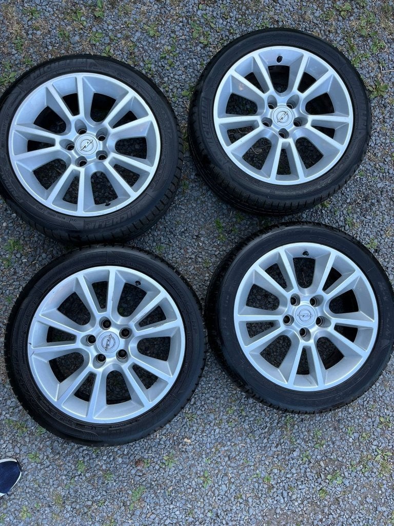 BANDEN EN OPEL VELGEN 17", Auto-onderdelen, Banden en Velgen, Ophalen, 17 inch, Band(en)