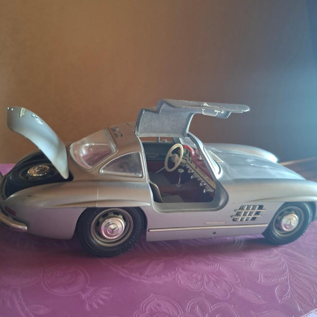 Miniature Mercedes-Benz 300 SL "Gullwing" de 1954., Enlèvement ou Envoi, Comme neuf