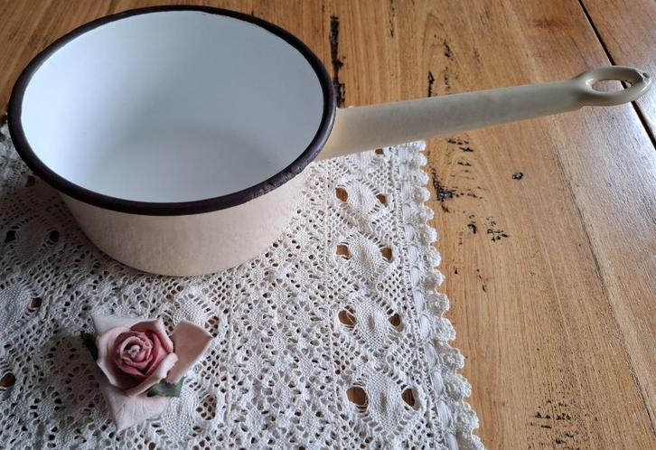 Frans brocante creme emaille steelpan met zwart randje, Antiek en Kunst, Ophalen of Verzenden