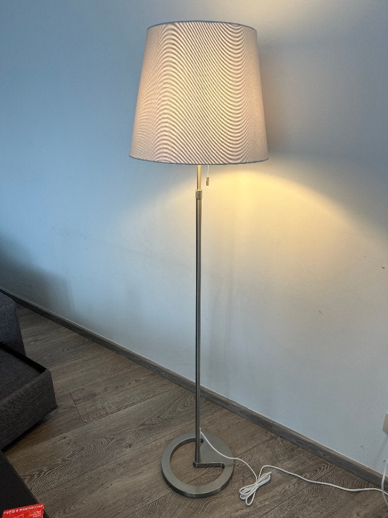 IKEA NYFORS staande lamp / vloerlamp (vernikkeld / wit), Ophalen, Gebruikt