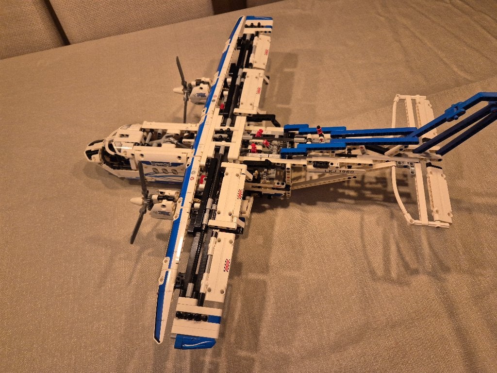 LEGO Technic 42025 Cargo Plane – €80, Kinderen en Baby's, Ophalen, Gebruikt, Lego, Technic