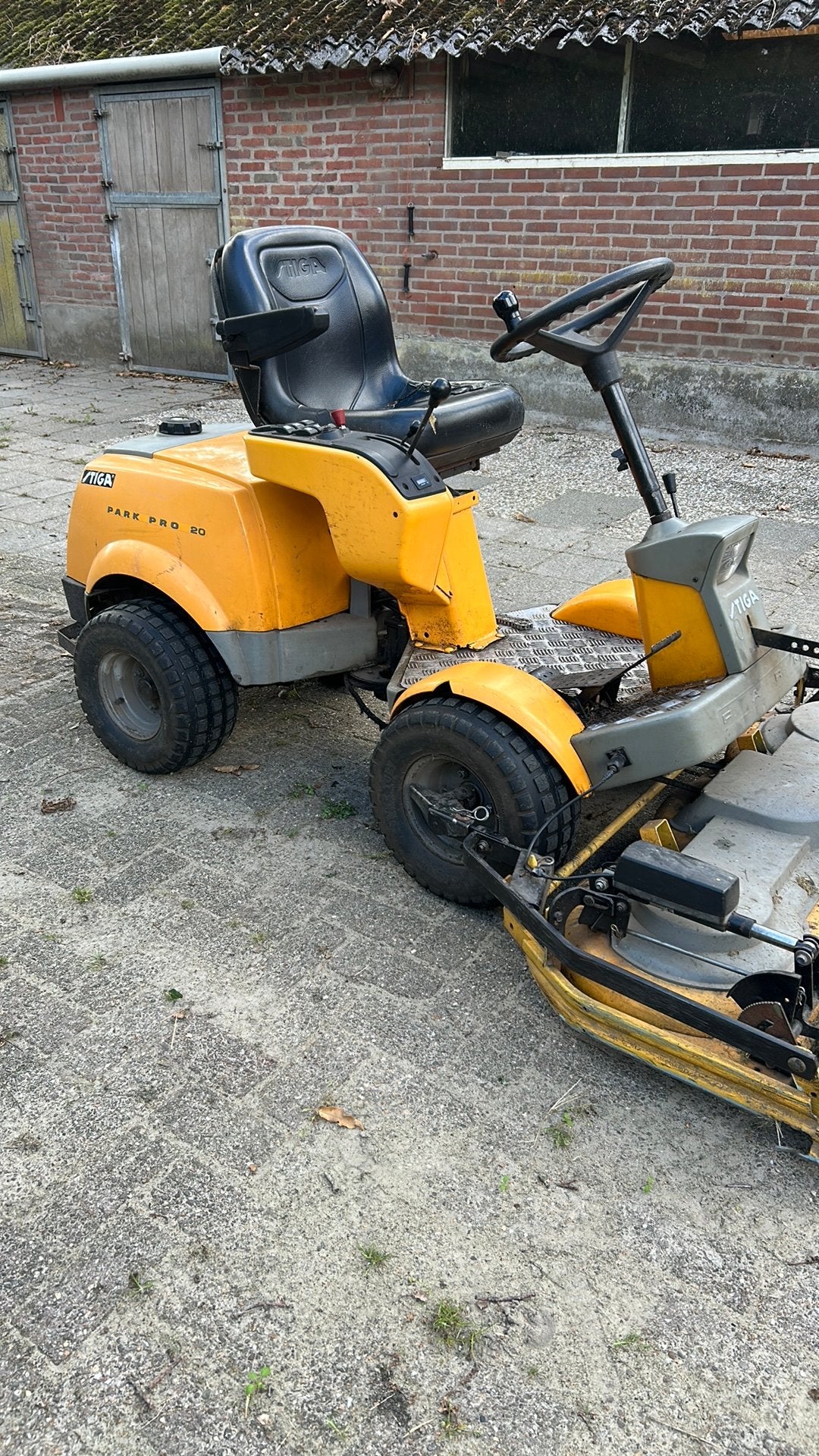 Zitmaaier Stiga Park Pro 20, Tuin en Terras, Zitmaaiers, Ophalen, Zo goed als nieuw