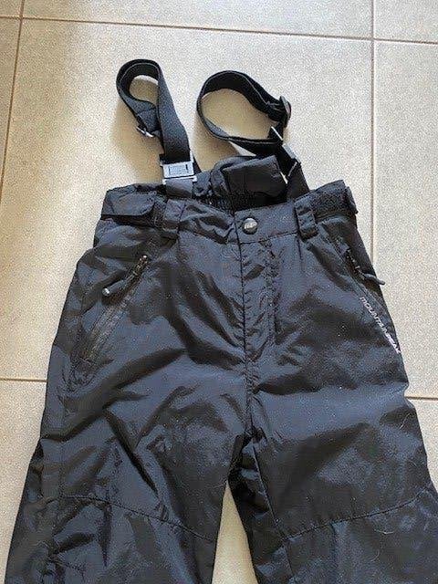 NIEUWE zwarte skibroek met bretellen maat 6 jaar, Sports & Fitness, Ski & Ski de fond, Enlèvement ou Envoi, Neuf, Vêtements, Autres marques
