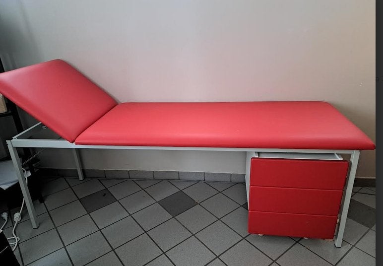 Onderzoeksbank en bijpassend meubel met 3 laden, Lichamelijke therapie