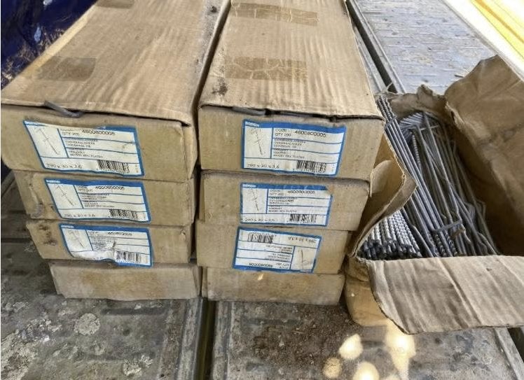 8 Dozen met 200stuks: Spouwanker / spouwhaak 290x30x3,6, Doe-het-zelf en Bouw, Ophalen, Zo goed als nieuw, 250 mm of meer, Overige typen