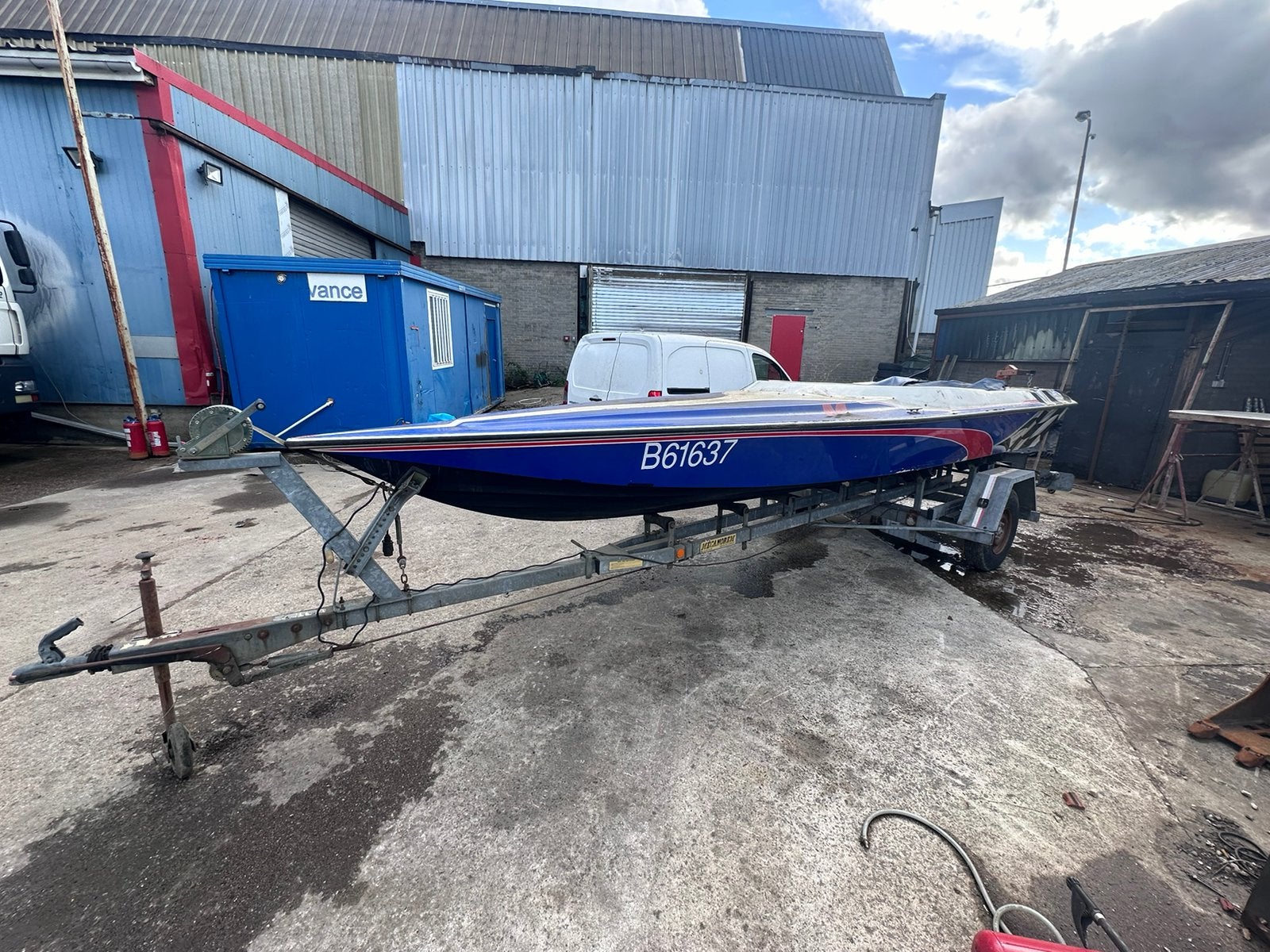 Bateau avec remorque, Enlèvement, Remorque
