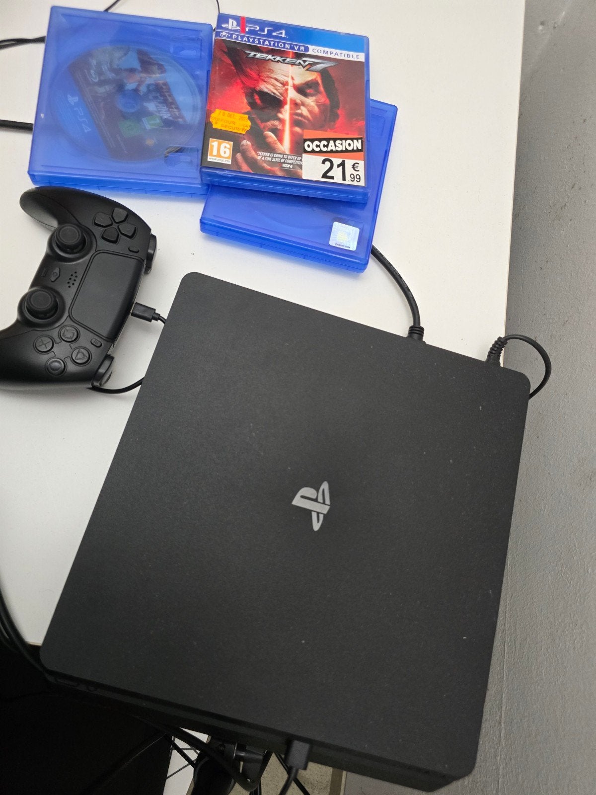PS4 avec manette et 3 jeux GTA 5, Tekken 7, Rachet Clark, Enlèvement, Comme neuf
