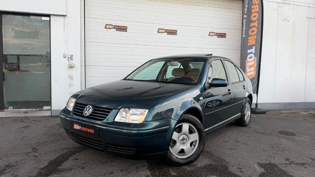 VOLKSWAGEN BORA * GARANTIE * AIRCO, Auto's, Voorwielaandrijving, Dealer onderhouden, Stof, 4 cilinders