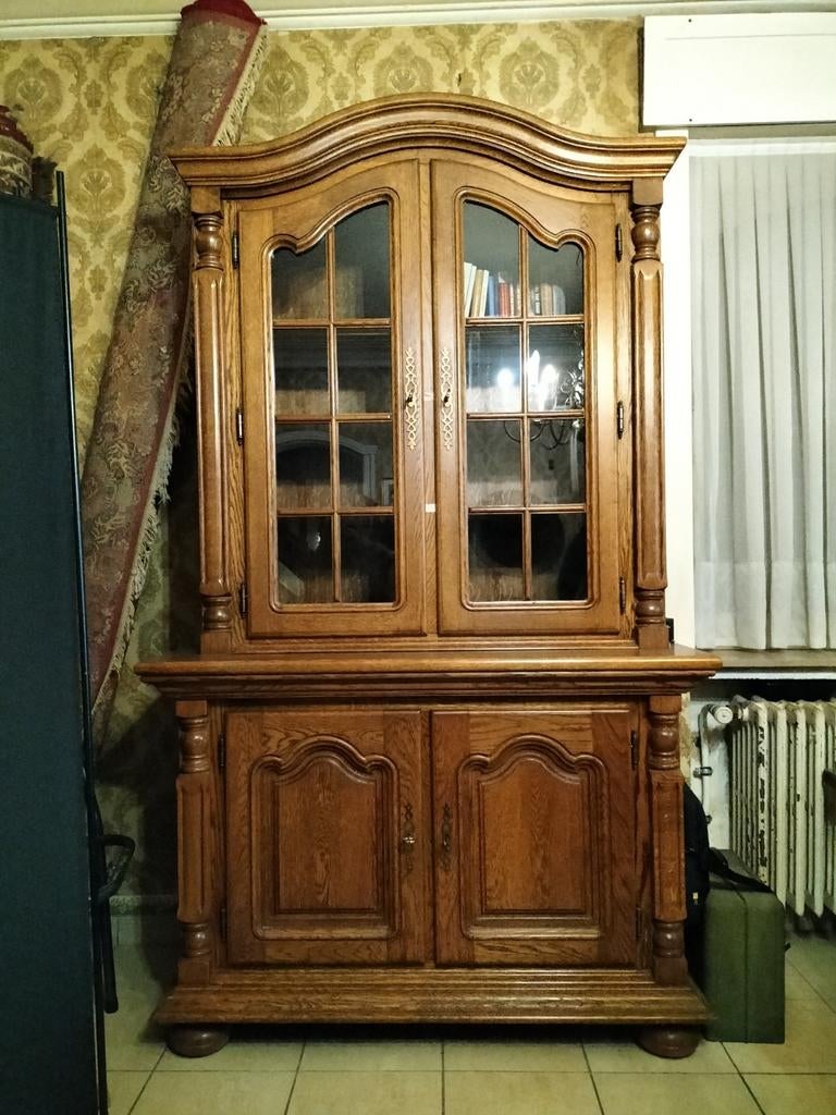 Vitrinekast, Ophalen