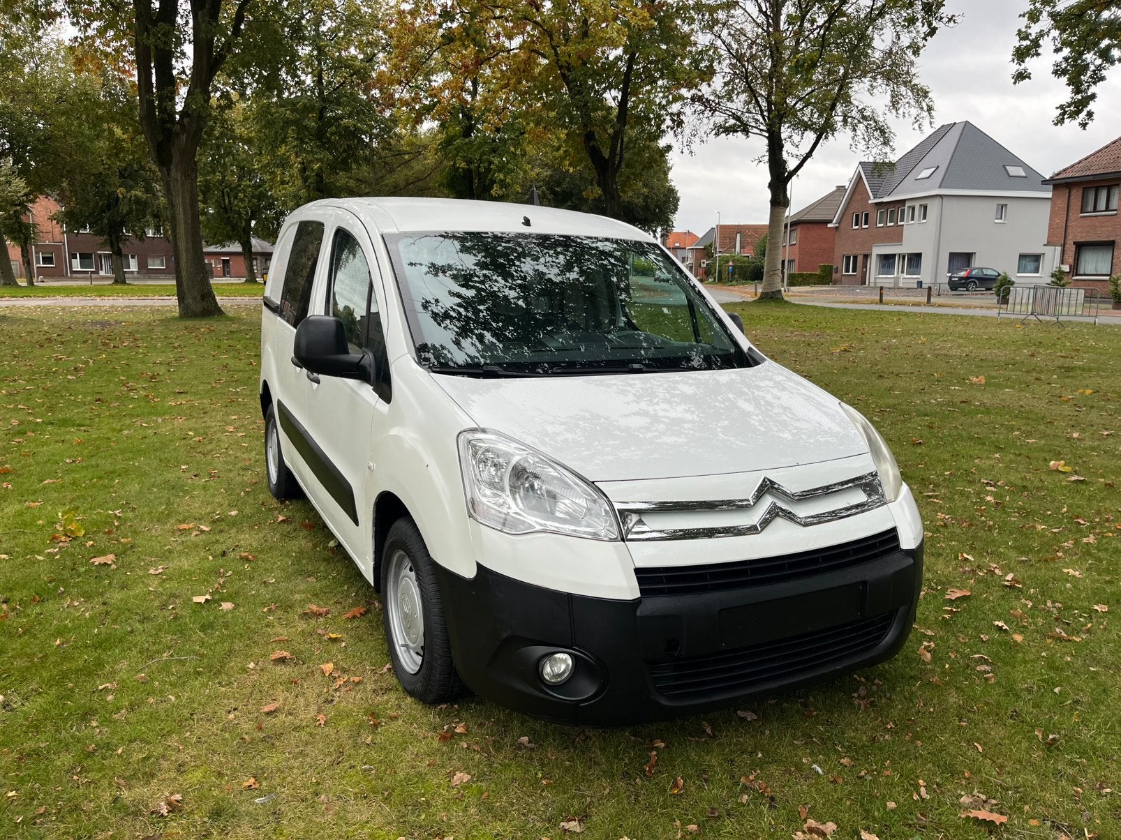 Citroen berlingo A/C schuifdeur Lichte vracht gekeurd v verk, Auto's, Zwart, Citroën, 1600 cc, Wit