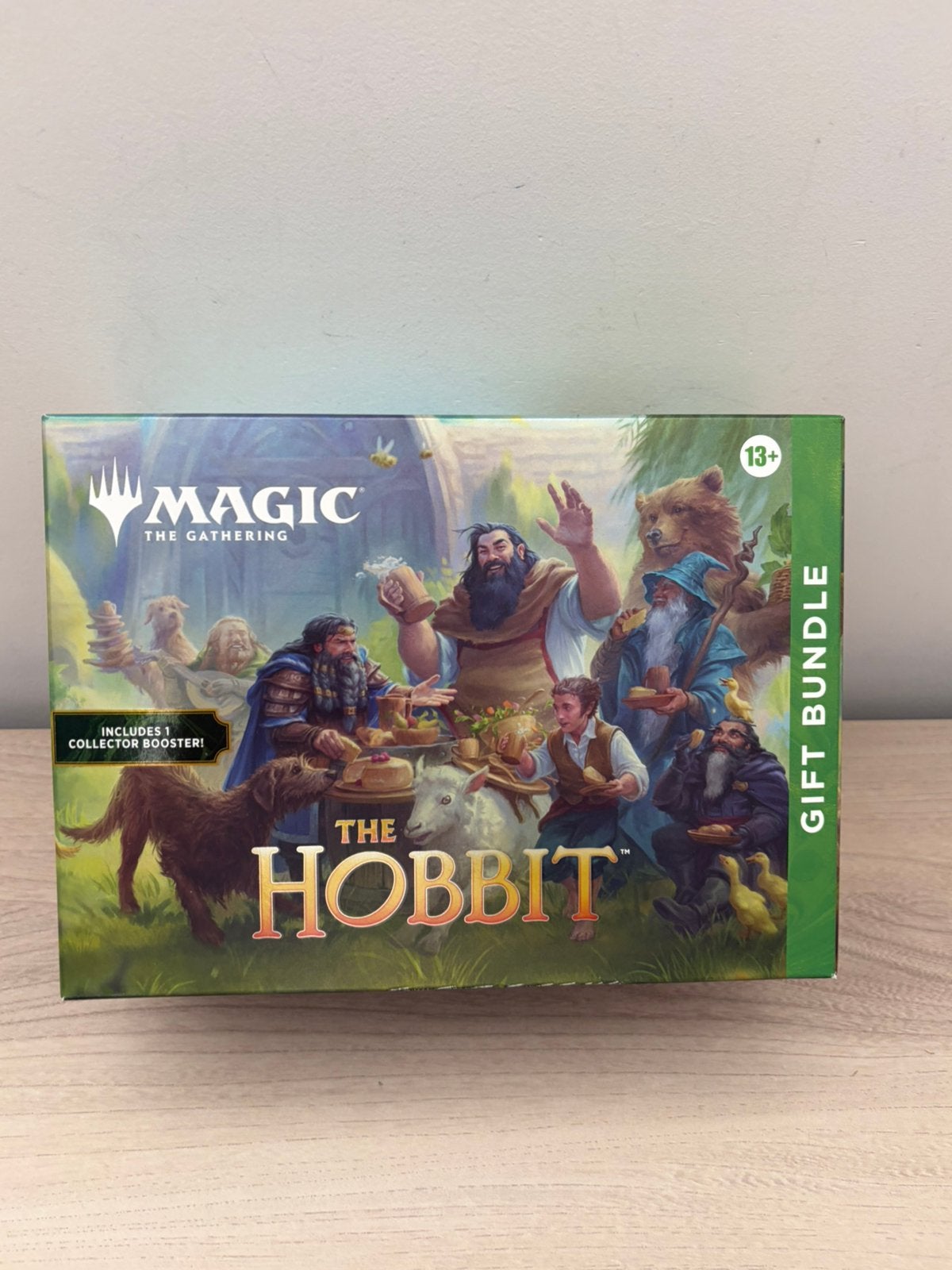 Magic the gathering The Hobbit Fat Pack Bundle: Gift Bundles, Ophalen of Verzenden, Zo goed als nieuw, Booster, Foil