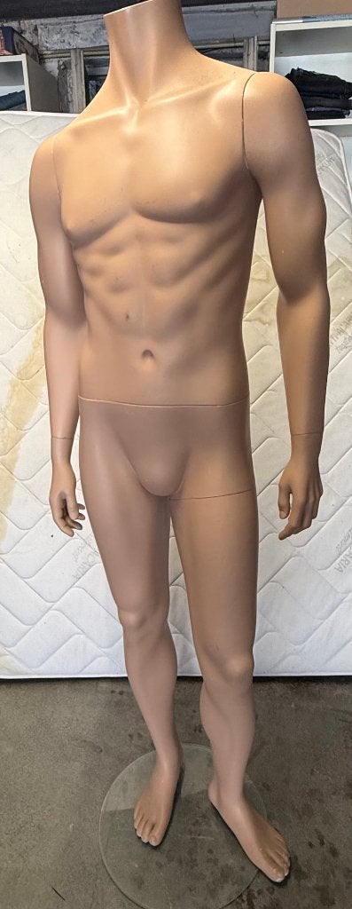 mannelijke mannequin / winkelpaspop, Ophalen