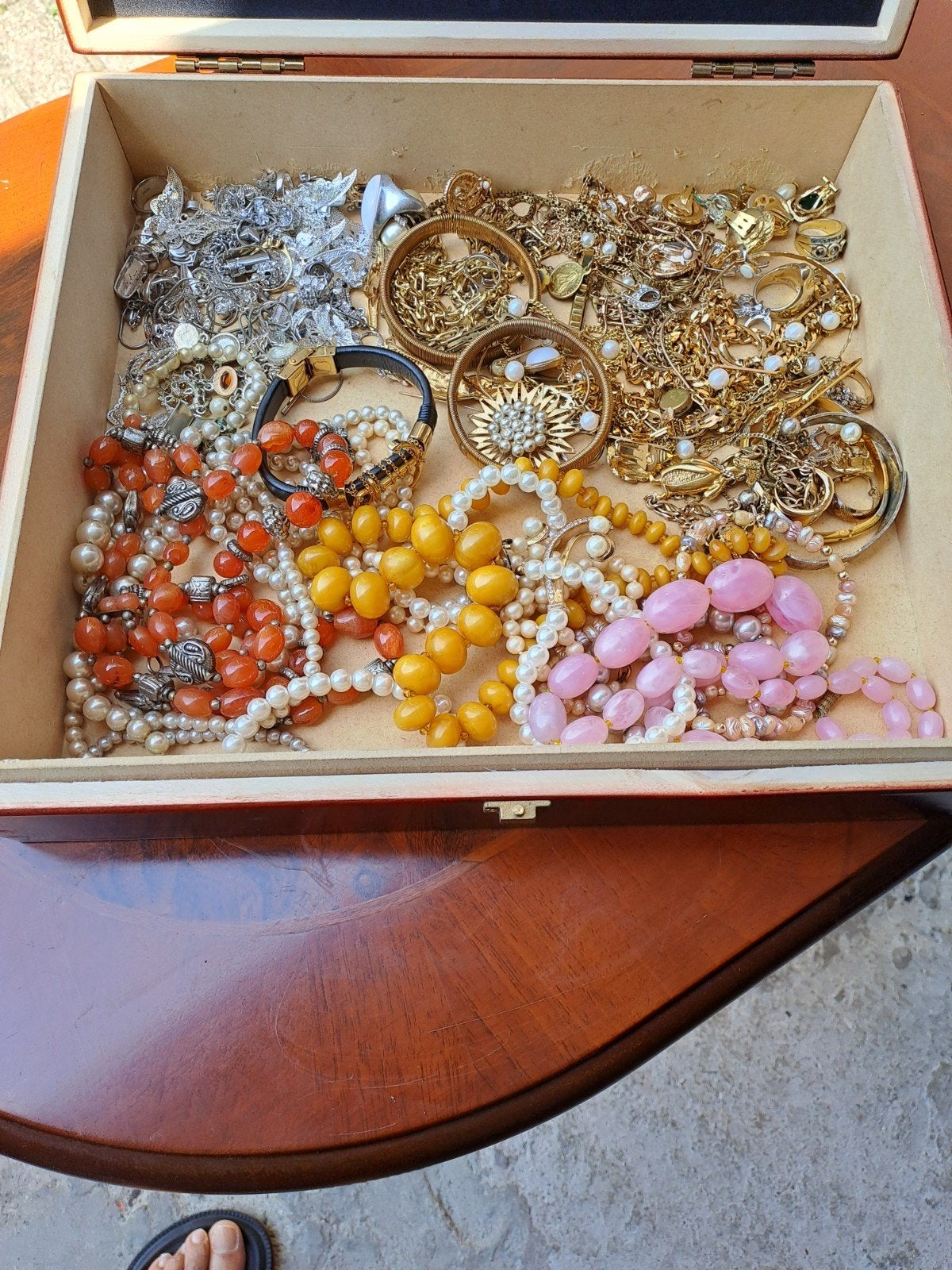 Doos sieraden te koop, Ophalen