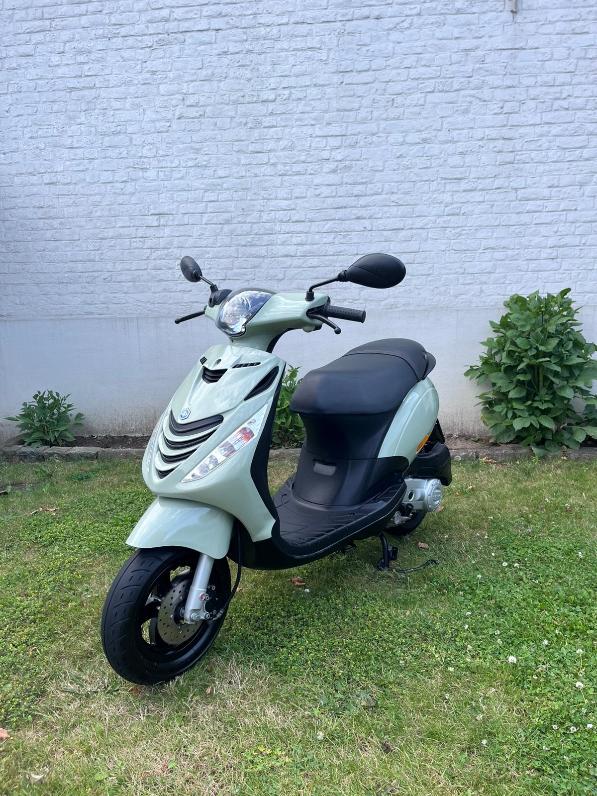 Piaggio Zip A klasse 2023, Fietsen en Brommers, Scooters | Piaggio, Zo goed als nieuw, Zip, Klasse A (25 km/u), Benzine, Ophalen