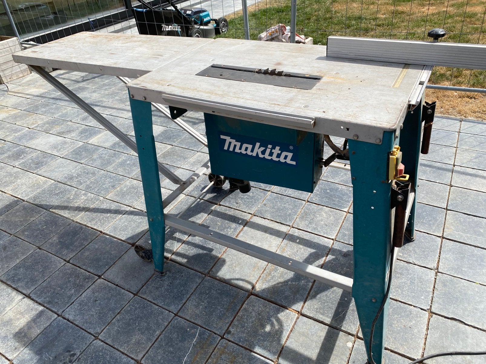 Makita bouwtafelzaag, Doe-het-zelf en Bouw, Ophalen, Zo goed als nieuw
