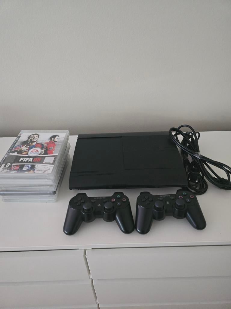 PS3 et 2 manettes et 7 CD de FIFA 15, 11, 12, 10,8. GTA..., Enlèvement