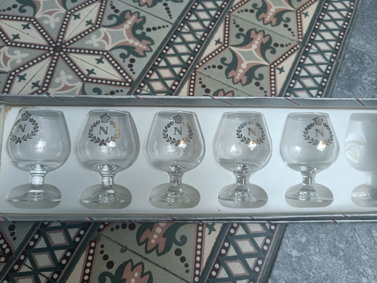 Verres à cognac Napoleon, Enlèvement
