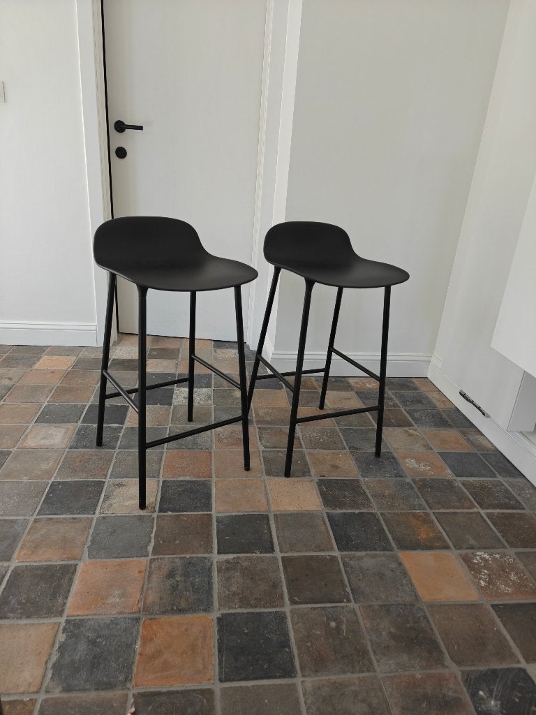 Barkruk x2 Normann Copenhagen, Huis en Inrichting, Barkrukken, 2 krukken, Ophalen, Zo goed als nieuw, 60 tot 90 cm