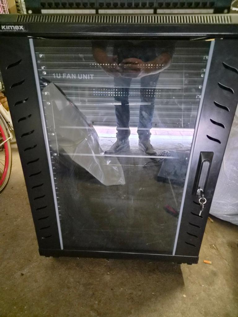 Patchkast 15u op wielen, Computers en Software, Serverkasten, Ophalen, Gebruikt, Glas, Geperforeerd