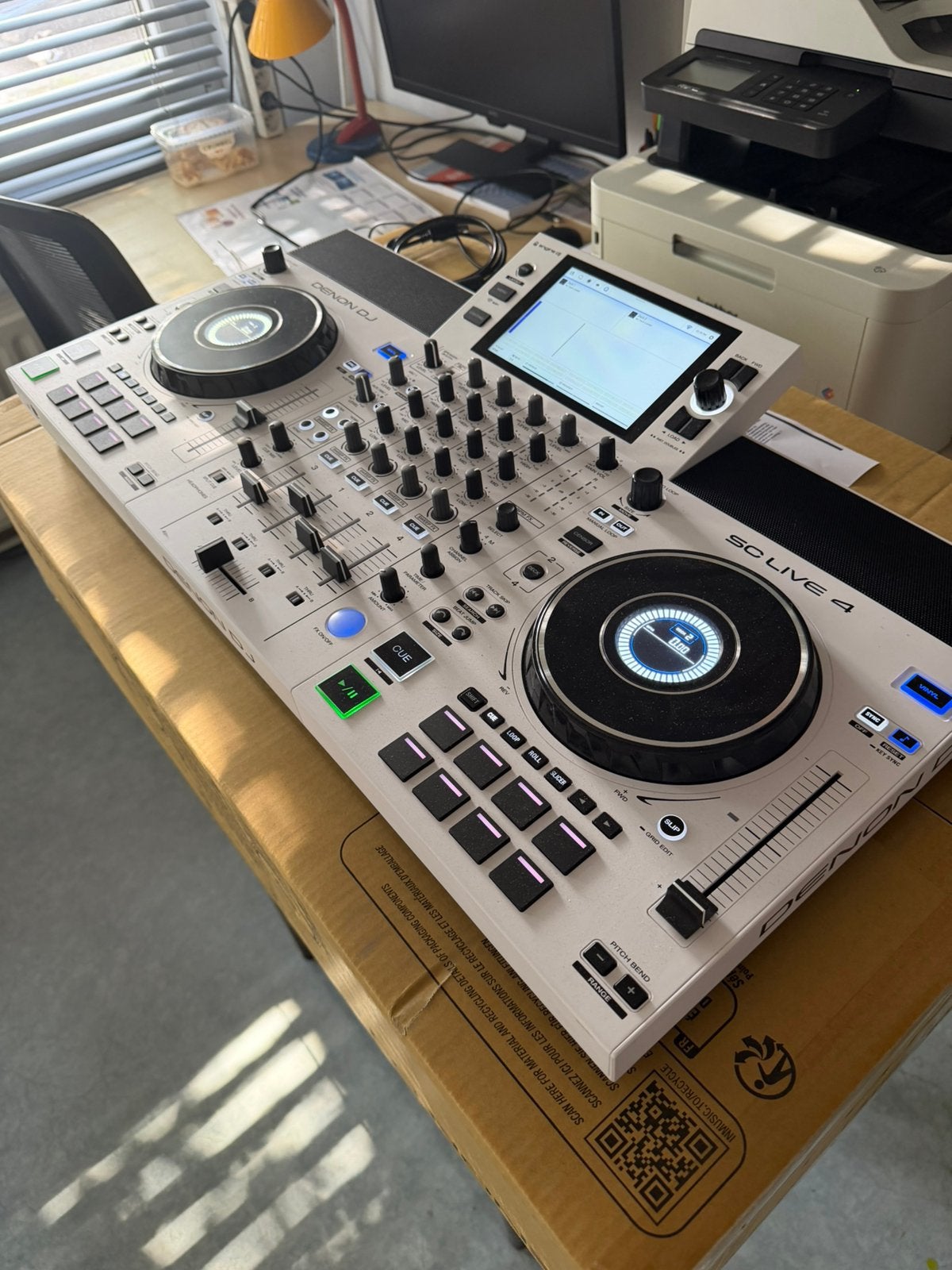 Denon DJ SC live 4 White limited edition, Musique & Instruments, Enlèvement, Neuf, Denon