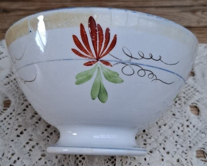 Oude Franse spoelkom met bloemen , St. Amand, Enlèvement ou Envoi